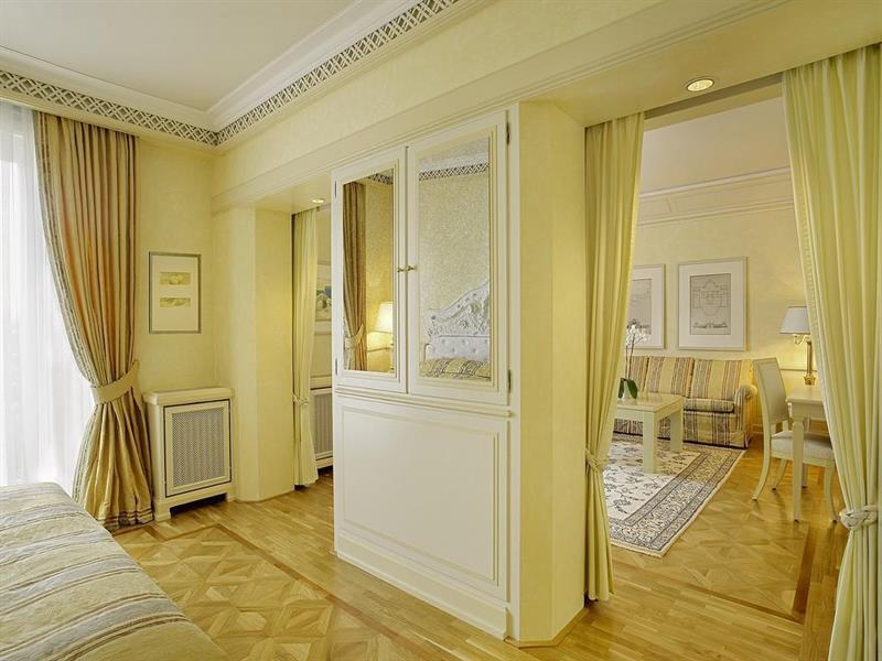Colombi Hotel Freiburg im Breisgau Eksteriør billede Suite at the Hotel de Crillon
